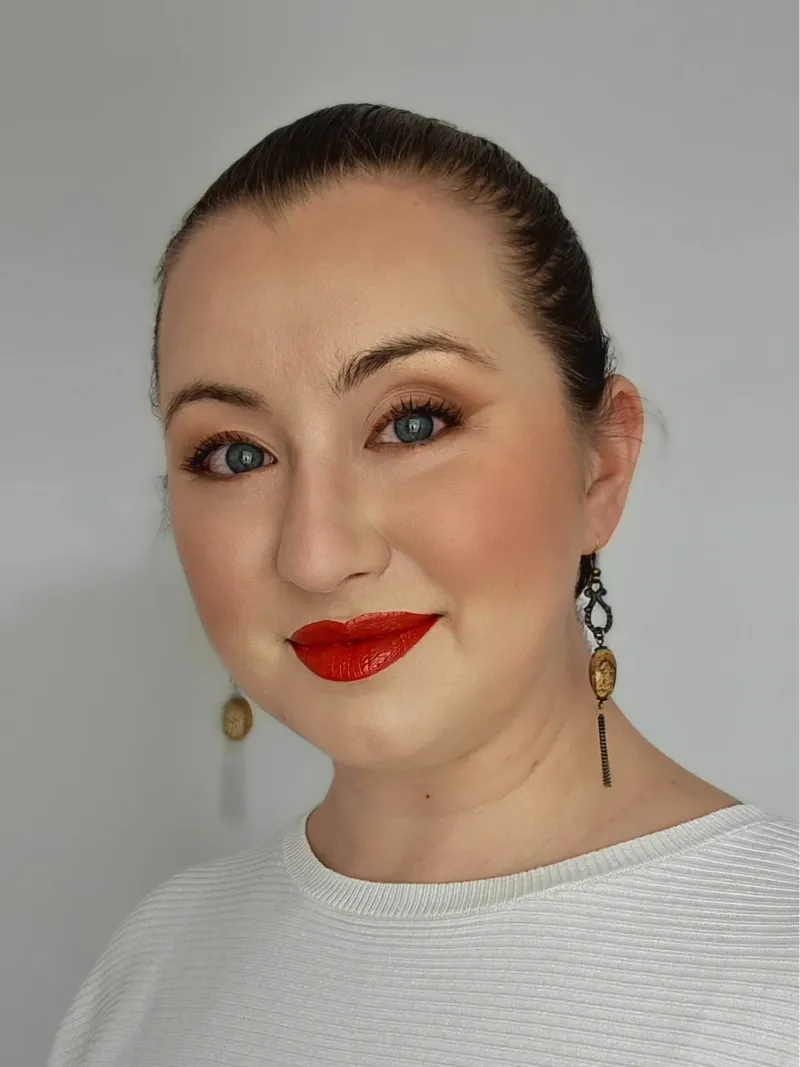 Laura Dhir Makeup & Hairstyling - Photo 3