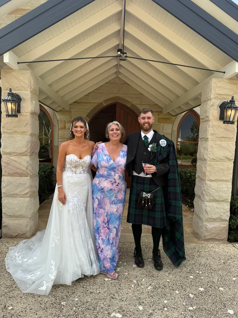The Travelling Celebrant & MC - Lyndal Johnston