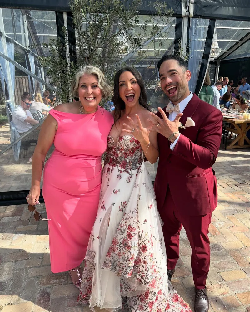 The Travelling Celebrant & MC - Lyndal Johnston