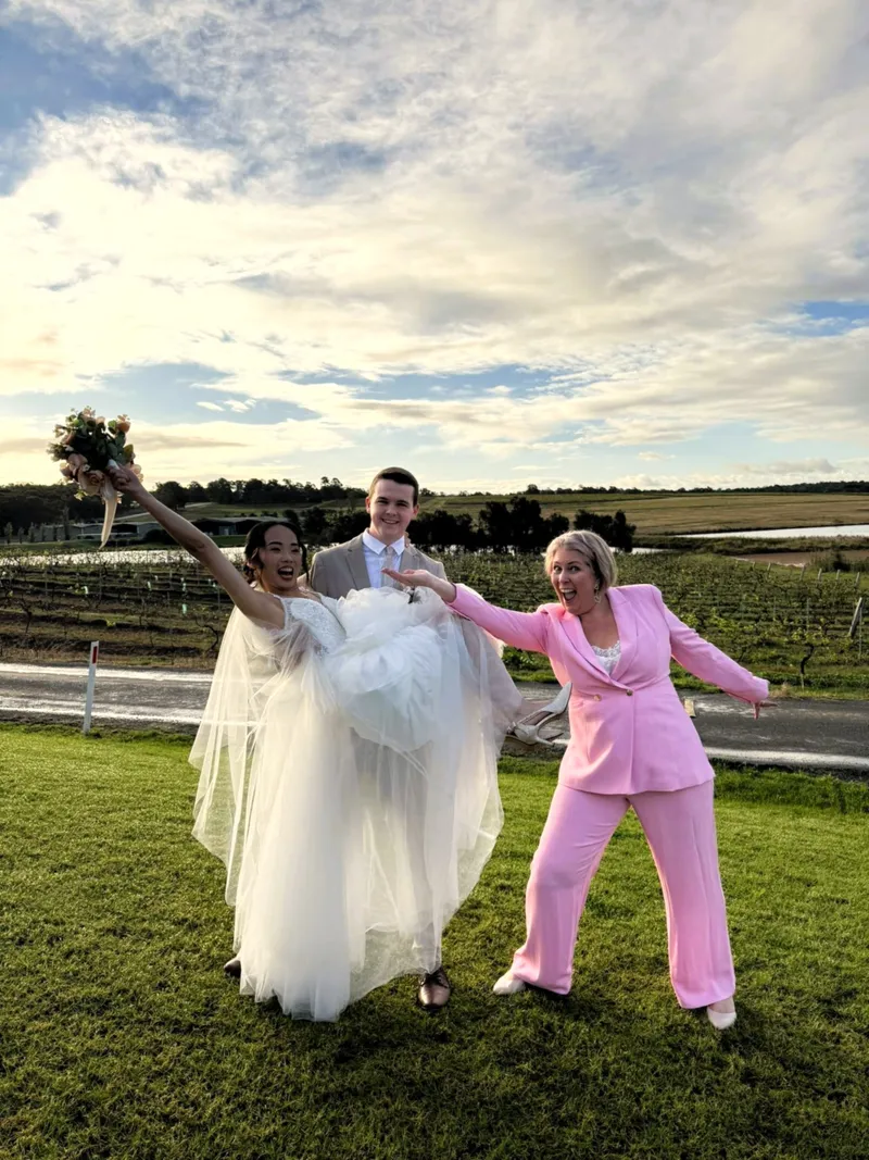 The Travelling Celebrant & MC - Lyndal Johnston