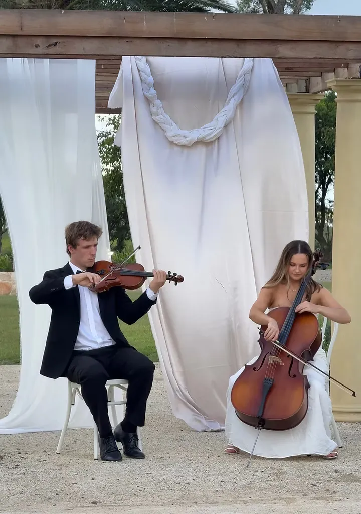 Aura Strings photo