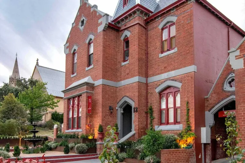 MacKenzie Quarters