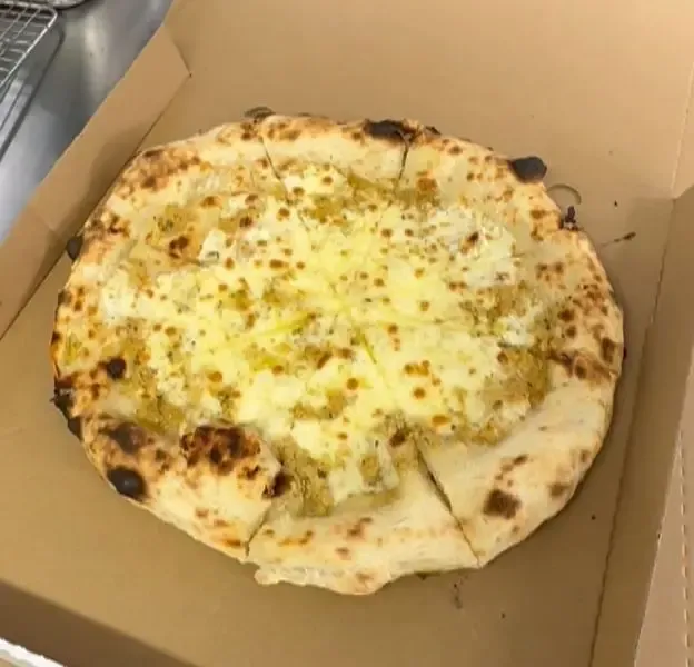 Pizzaiolo Woodfire Pizza, photograph 4 of 5