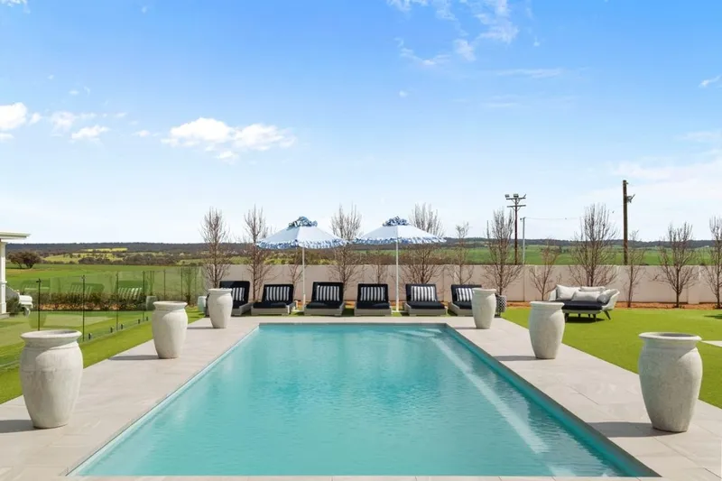 Hamptons Farm Estate photo