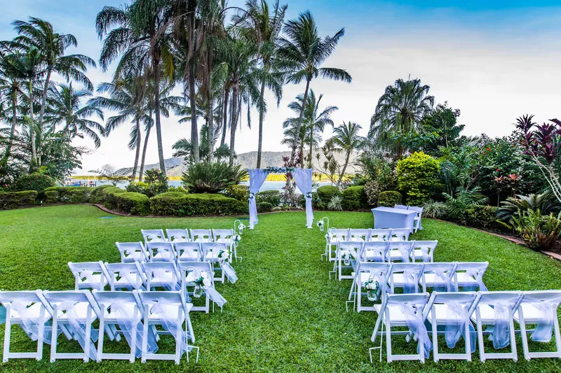 Hilton Cairns photo