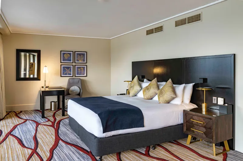 Hilton Cairns photo
