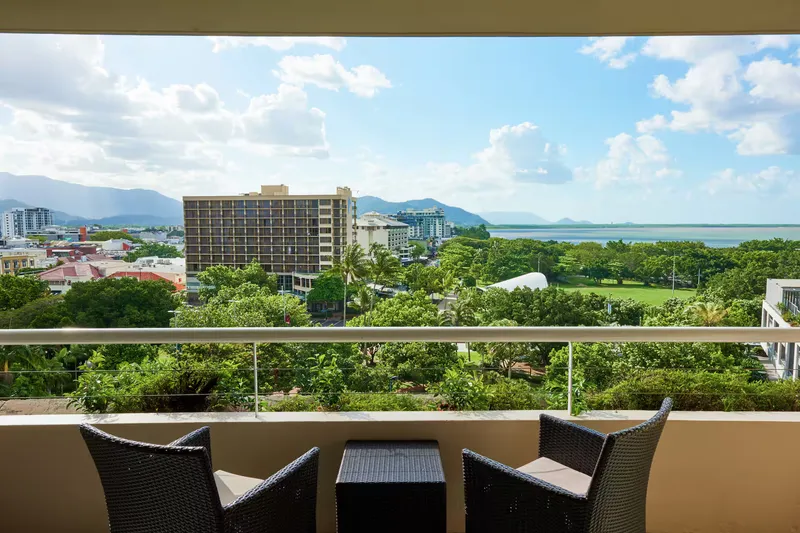 Hilton Cairns photo