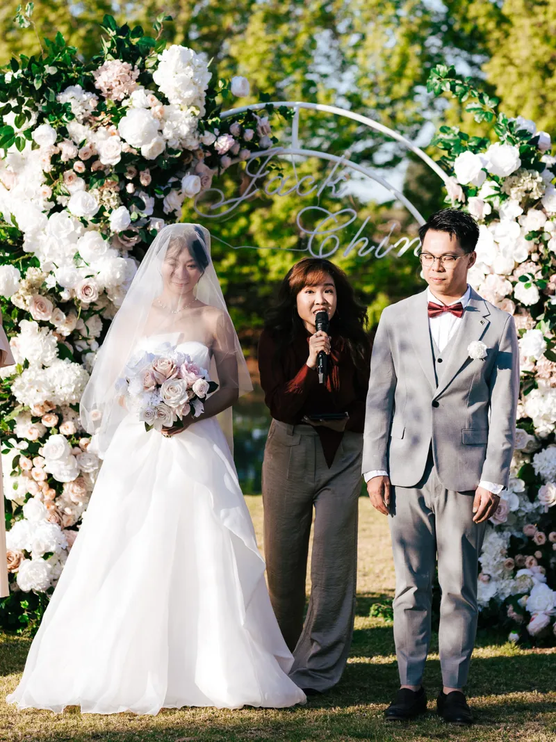 Yo Zi - English, Chinese & Japanese Celebrant and MC photo