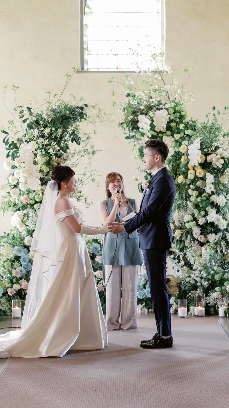 Yo Zi - English, Chinese & Japanese Celebrant and MC photo