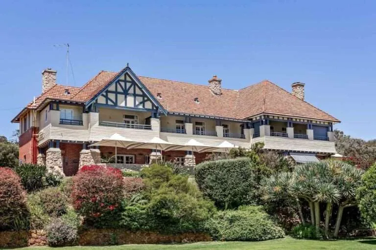 Caves House Hotel